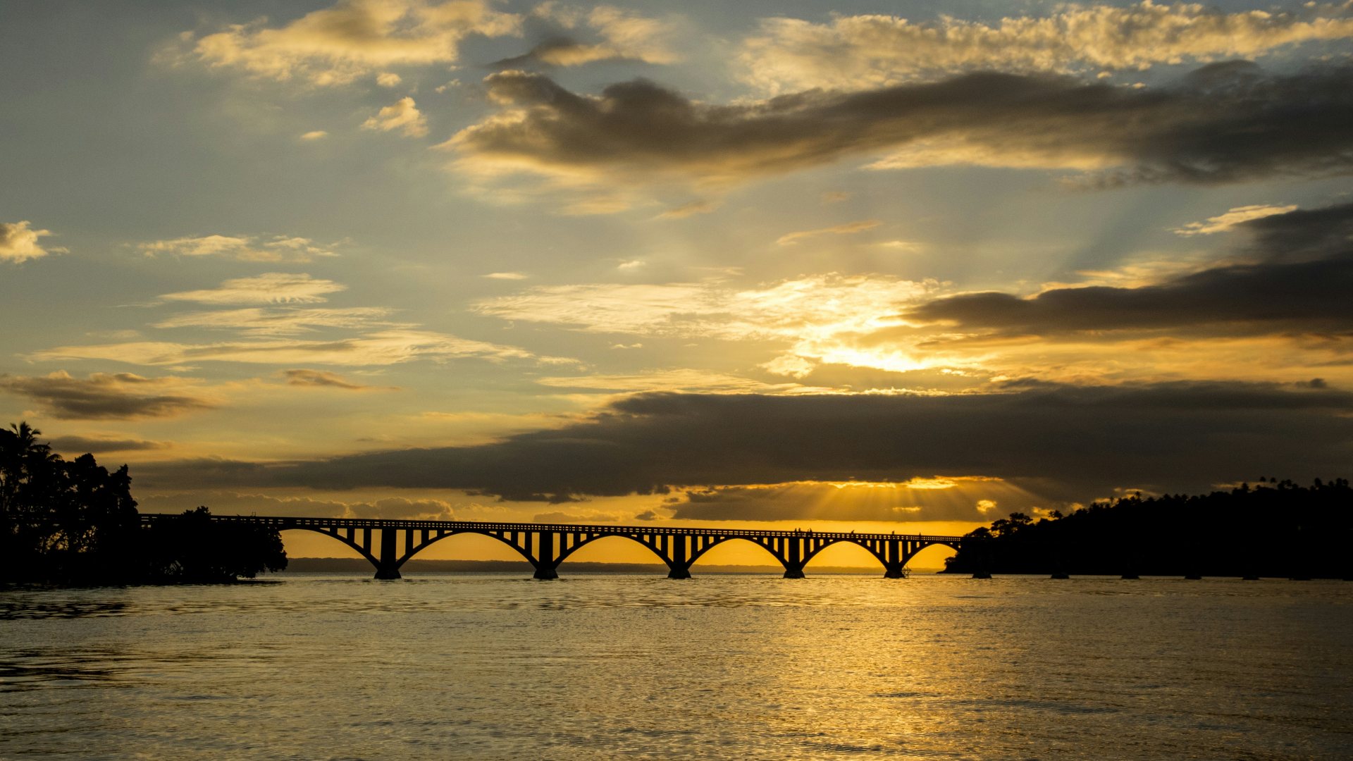 Atardecer sobre la bahía de Samaná